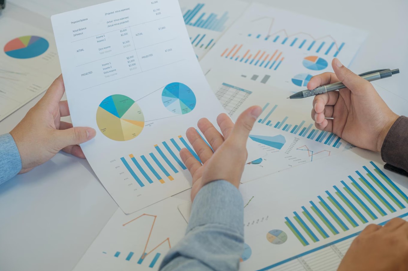 صورة تعبر عن التسويق والمحتوى الإبداعي